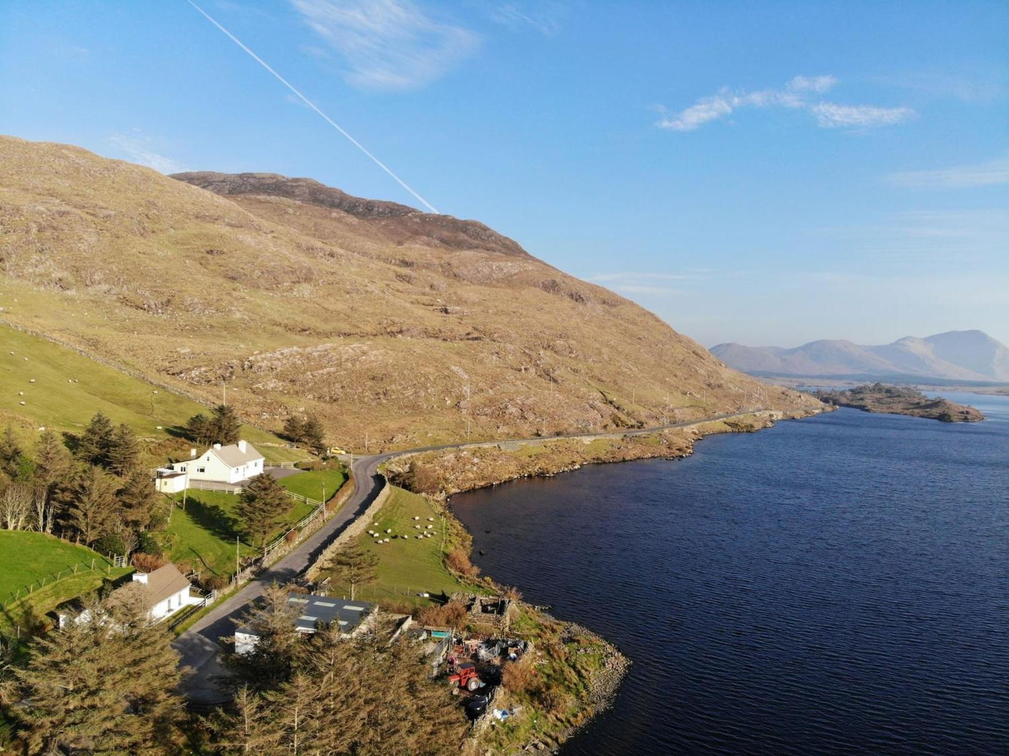 Lough Fee Renvyle Villa ภายนอก รูปภาพ
